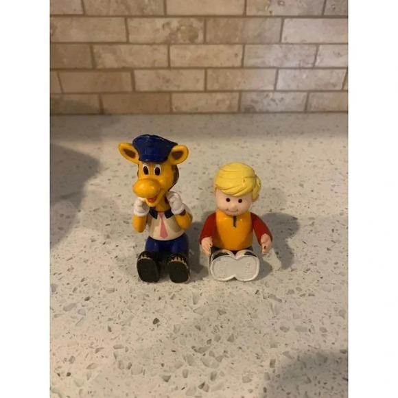 Toyrus geoffery jet with figurines. FB - Picture 11 of 12